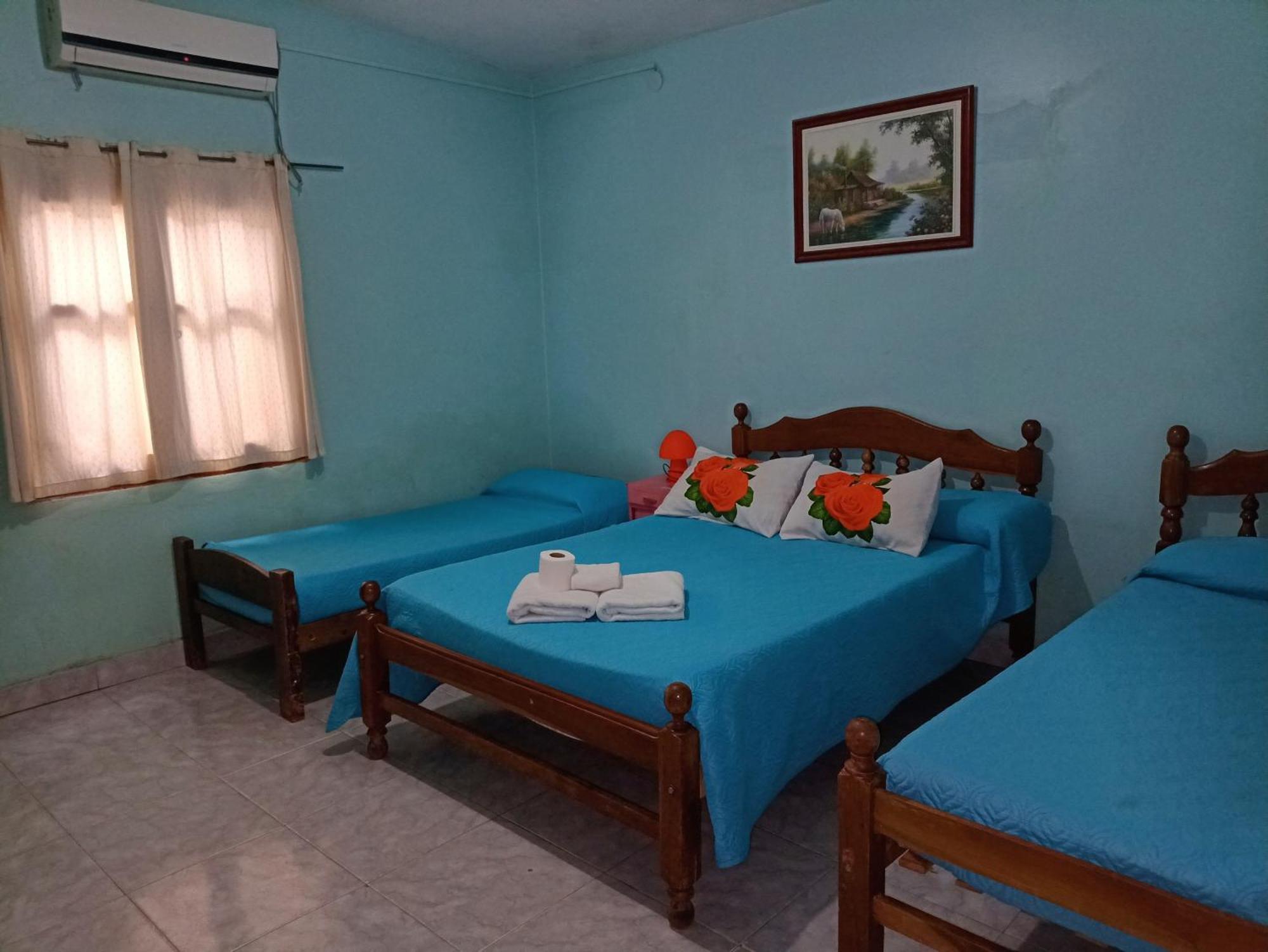 Hostal Benjamin Cafayate Exterior photo